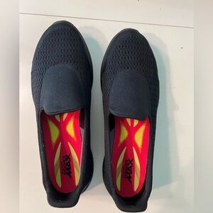 Skechers Goga, Max black women sneakers tennis shoes, slip on size 9, like New